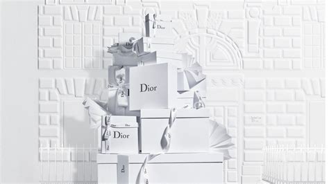 Dior Gifts in Fashion & Beauty: Iconic Gift Selections 